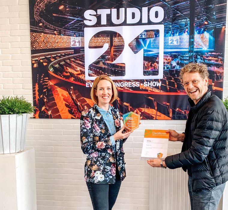 Studio 21 neemt schild in ontvangst